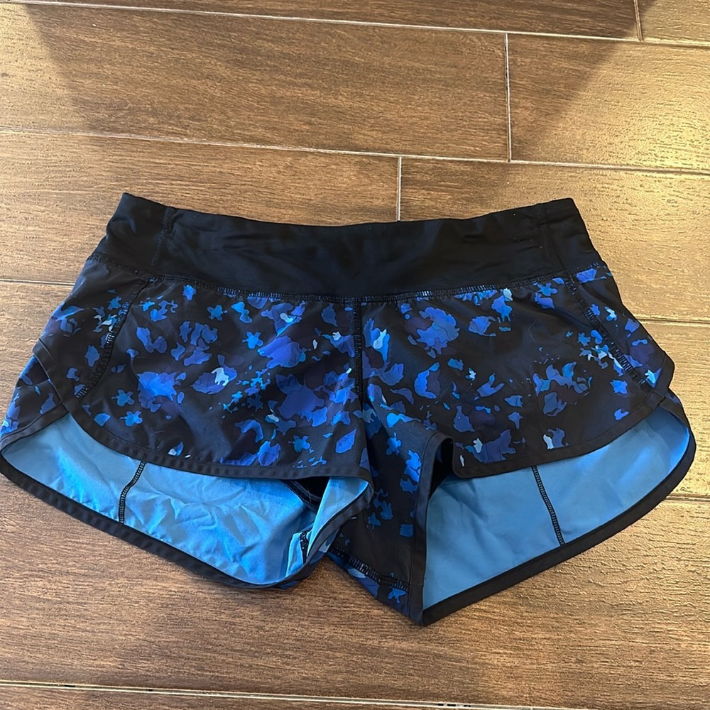 EUC Lululemon low rise speed up shorts, 2.5 inch inseam, size 6